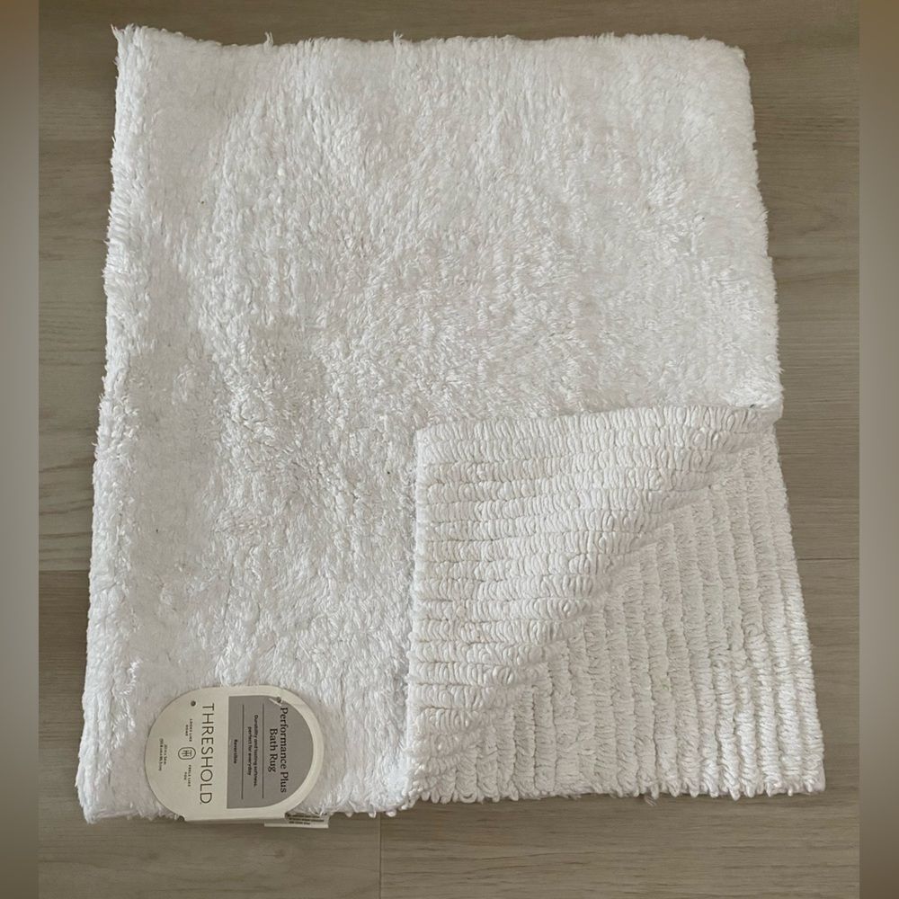 Threshold Performance Plus 20x34 Reversible Plush White Bath Mat